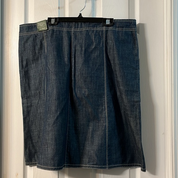Brand new Eddie Bauer denim skirt - Picture 3 of 4